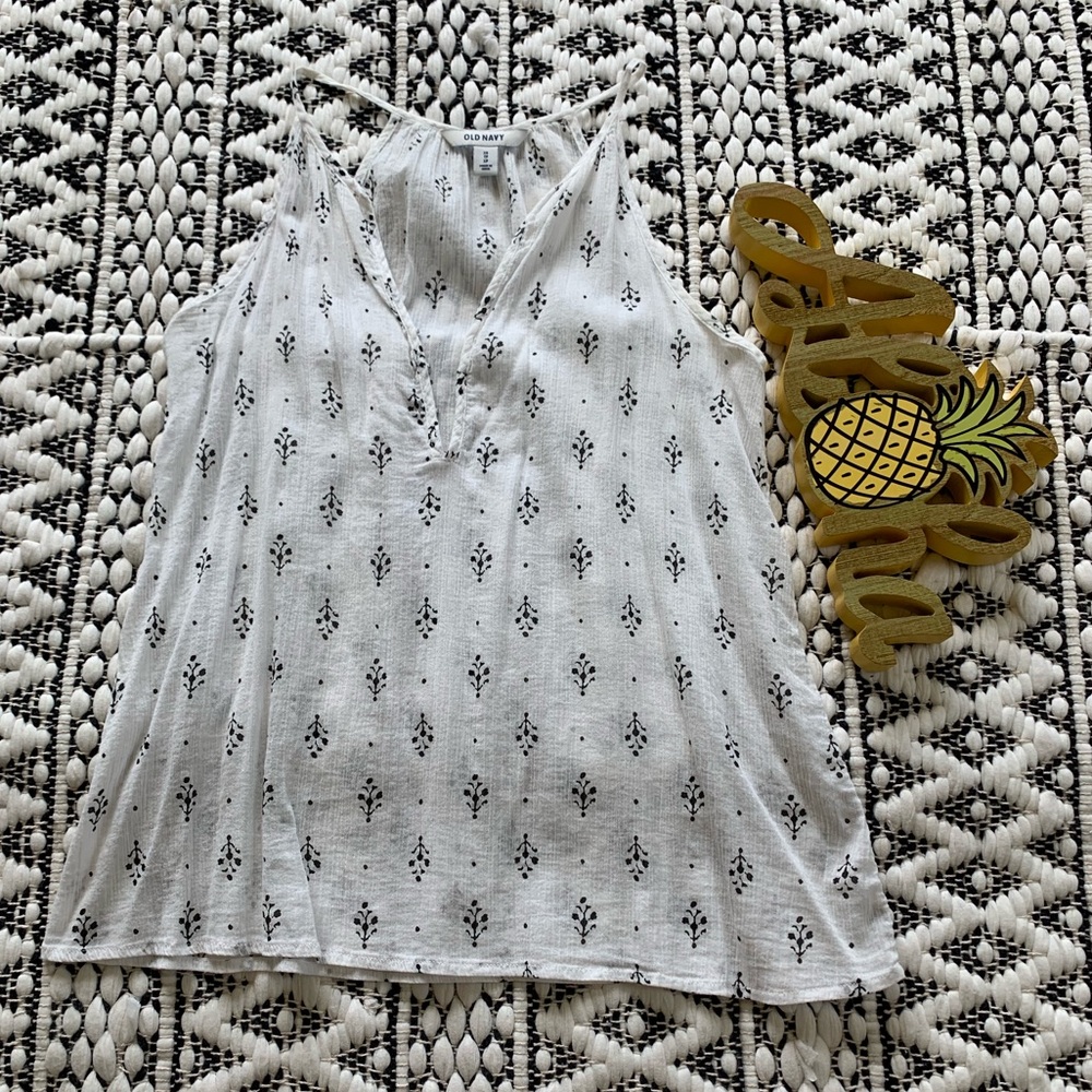 Light Weight and Loose Fitting Sleeveless Top